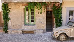 Gästehaus in Lagrasse: Ein historisches Gebäude wird im Design-Stil umgestaltet